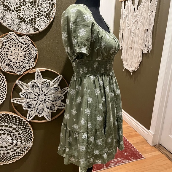 Heperus Green Floral Smocked Puff Sleeve Mini Dress – Size M - Picture 7 of 13